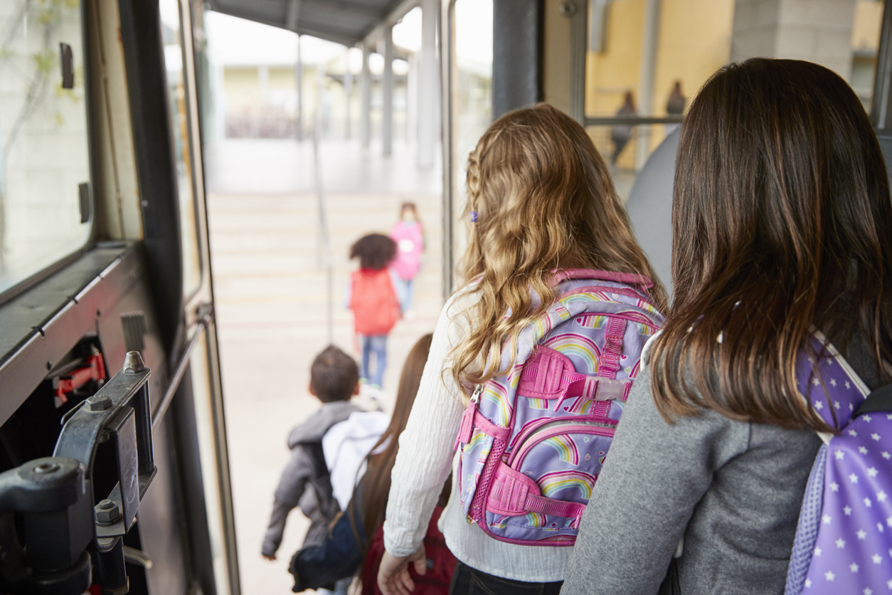 8 powodów, dla których warto wynająć bus lub autokar na specjalne okazje